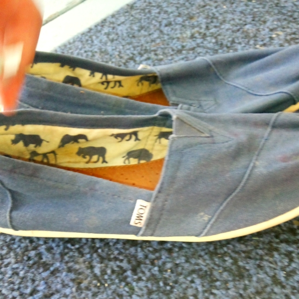 Toms size 12w navy